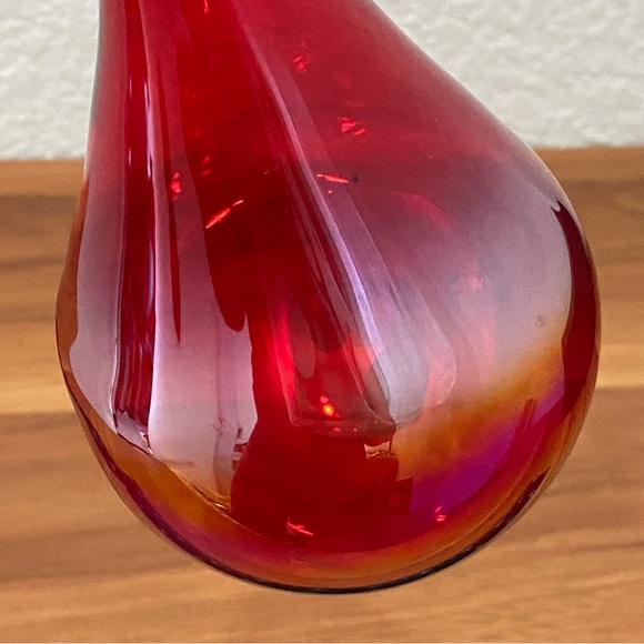 JIM MARVIN Iridescent Deep Red 14-inch Handblown Glass Teardrop Ornament - Picture 6 of 13